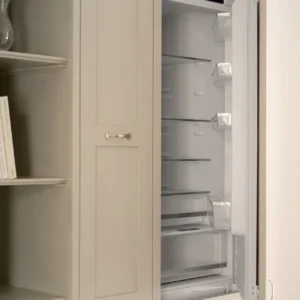 Bertazzoni integrerad kyl/frys, 54 cm bred, 193 cm hög, med glidskenor