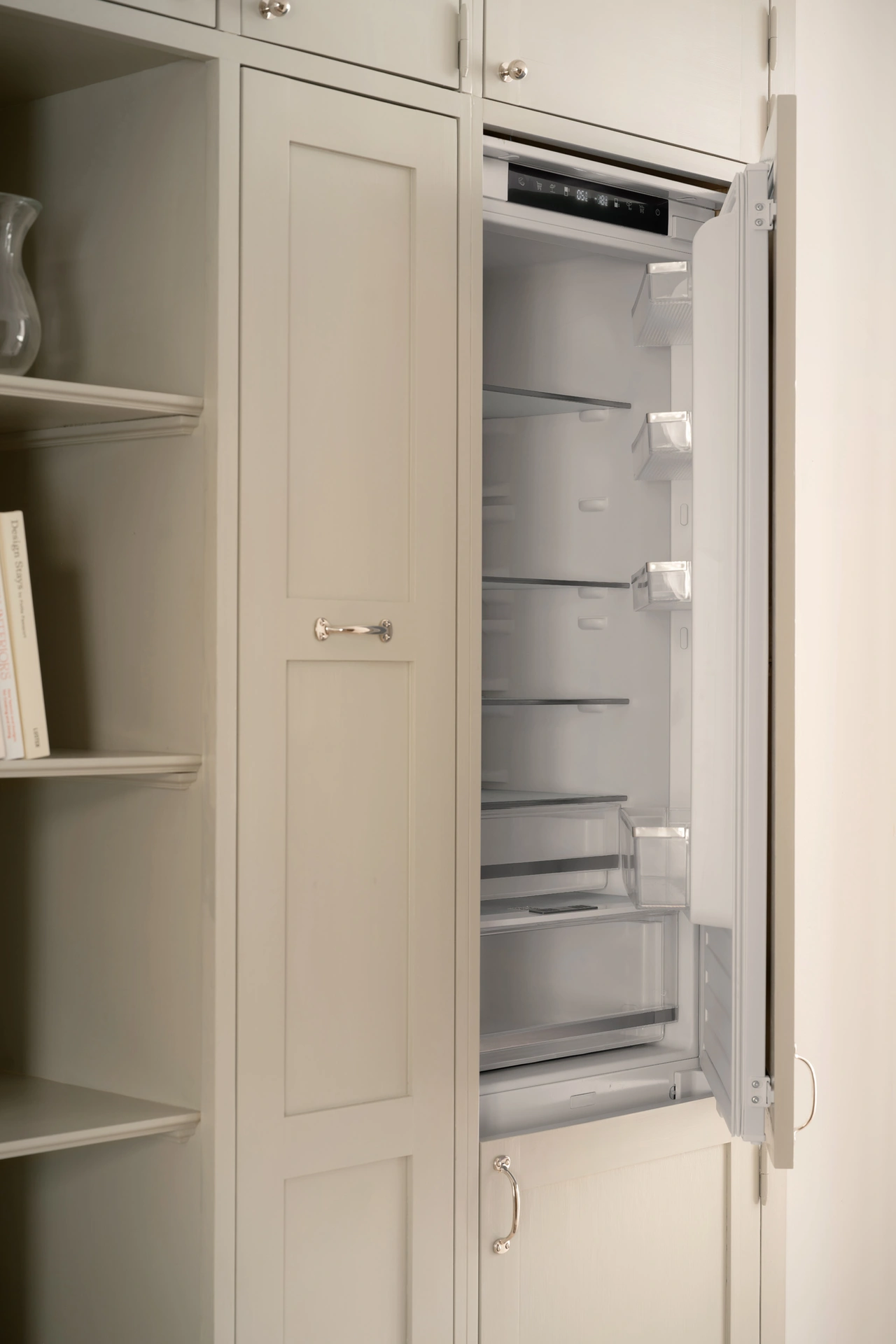 Bertazzoni integrerad kyl/frys, 54 cm bred, 193 cm hög, med glidskenor, vue 2